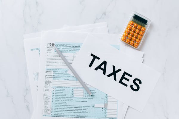 Documentos de impuestos y declaración fiscal